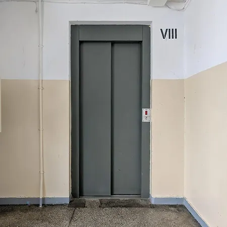 Exceptional 2 Bedroom In By Renters Apartmán