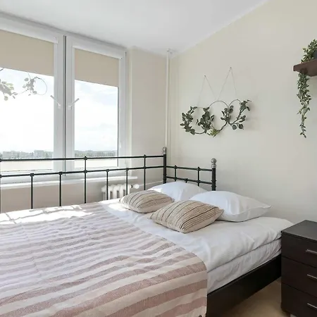 Exceptional 2 Bedroom In By Renters Apartmán