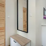 Exceptional 2 Bedroom In By Renters Apartmán